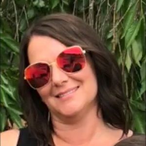 Meet your Posher, April